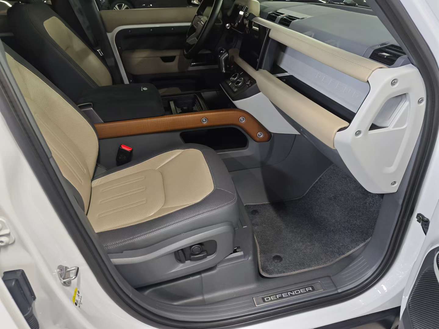 Land Rover Defender 2022 Defender 4