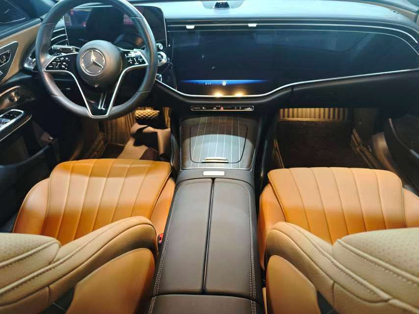 Mercedes-Benz E-Class 2024 E300 Luxury Edition 3