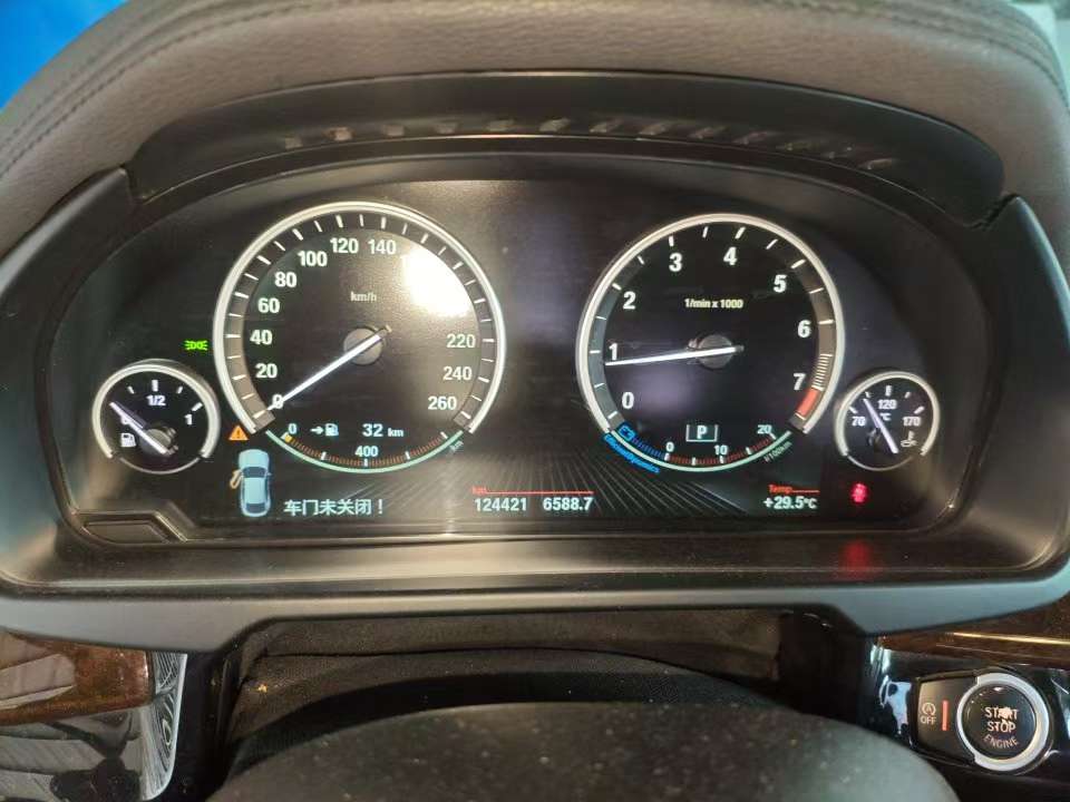 BMW X6 2017 28i High Spec 9