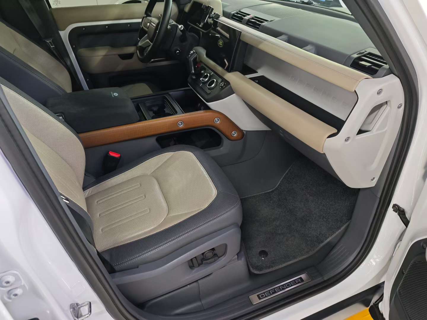 Land Rover Defender 2022 Model 2021 3