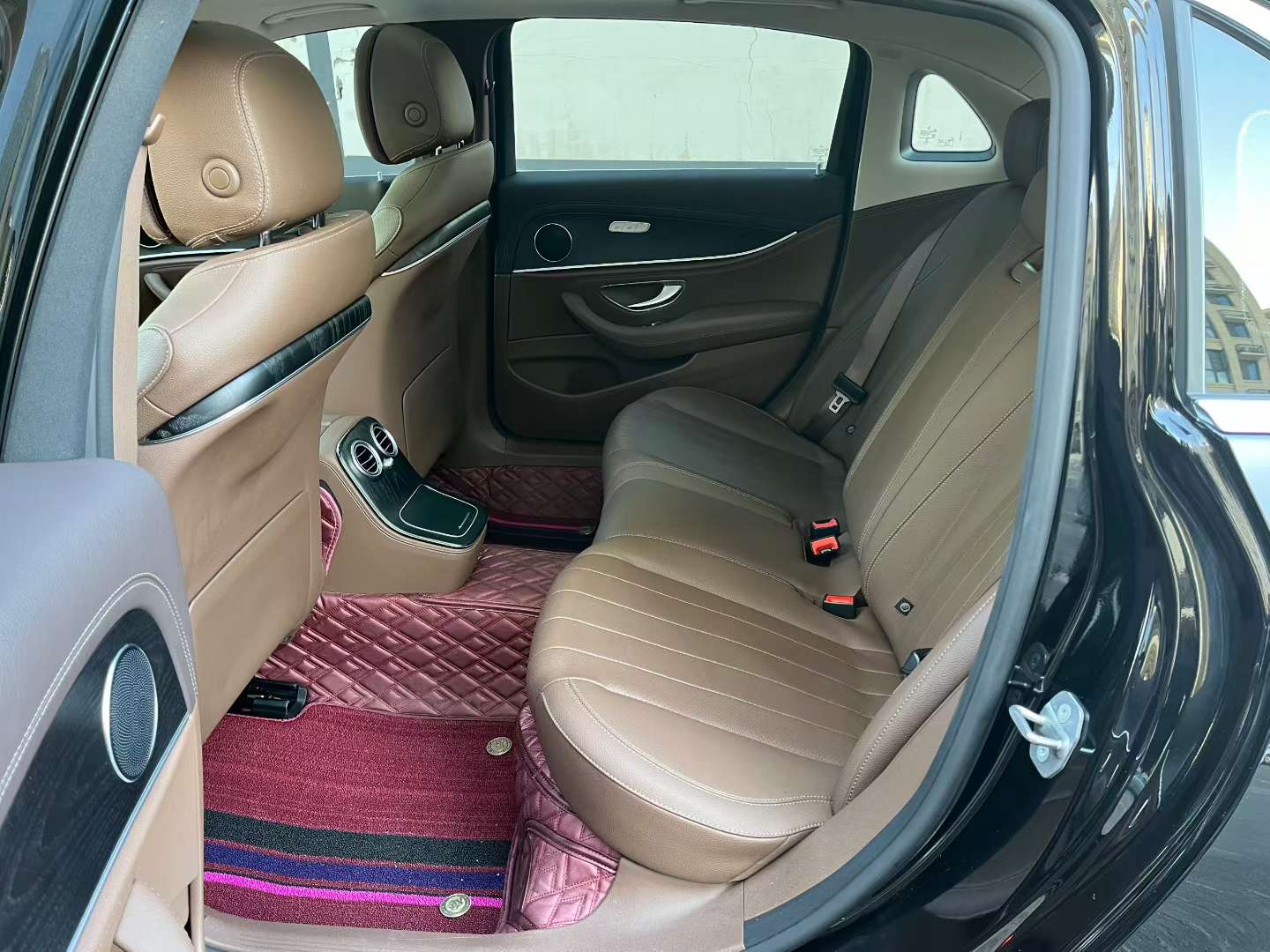 Mercedes-Benz E-Class 2023 E260L 3