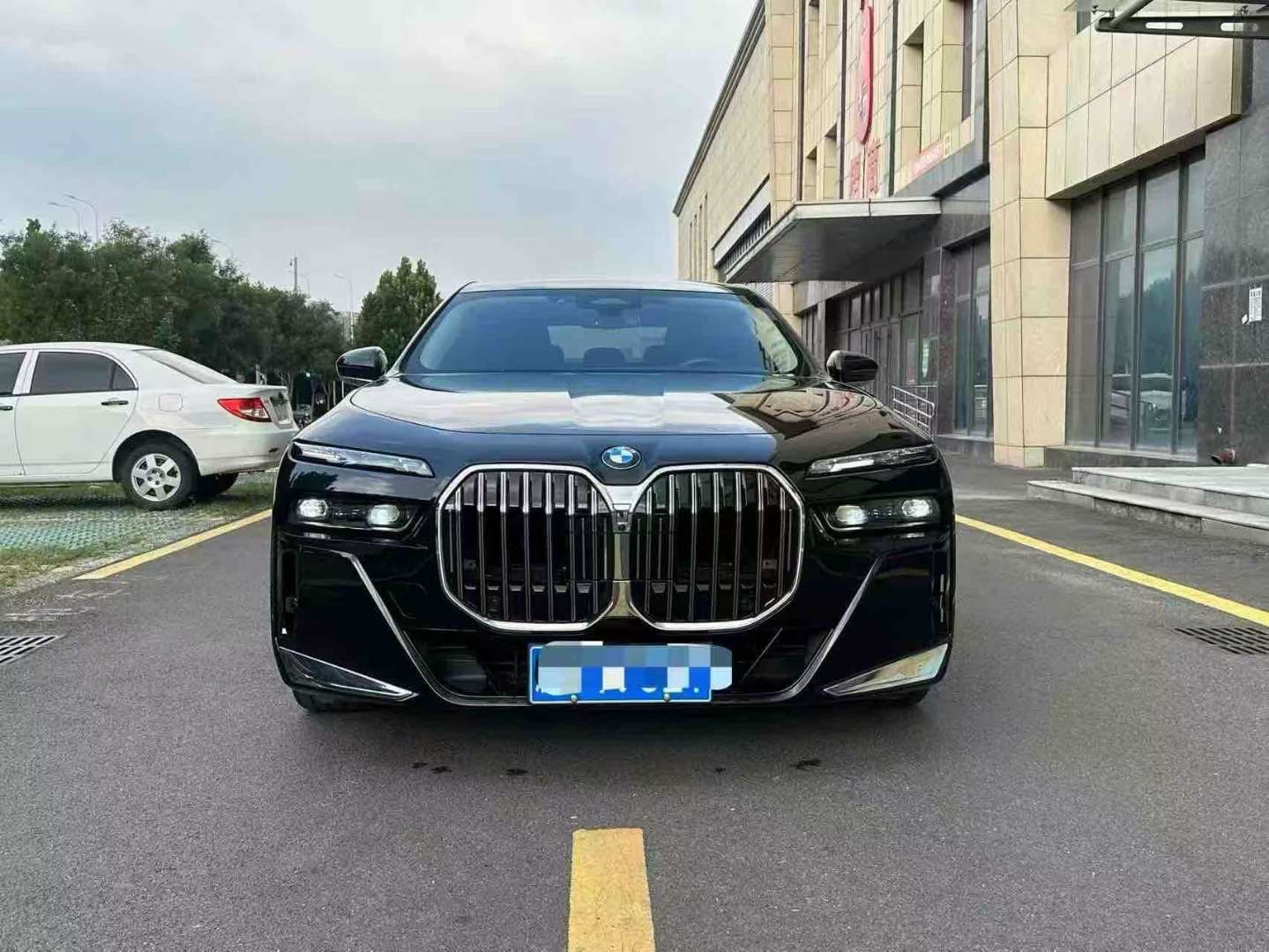BMW 7 Series 2024 740 2