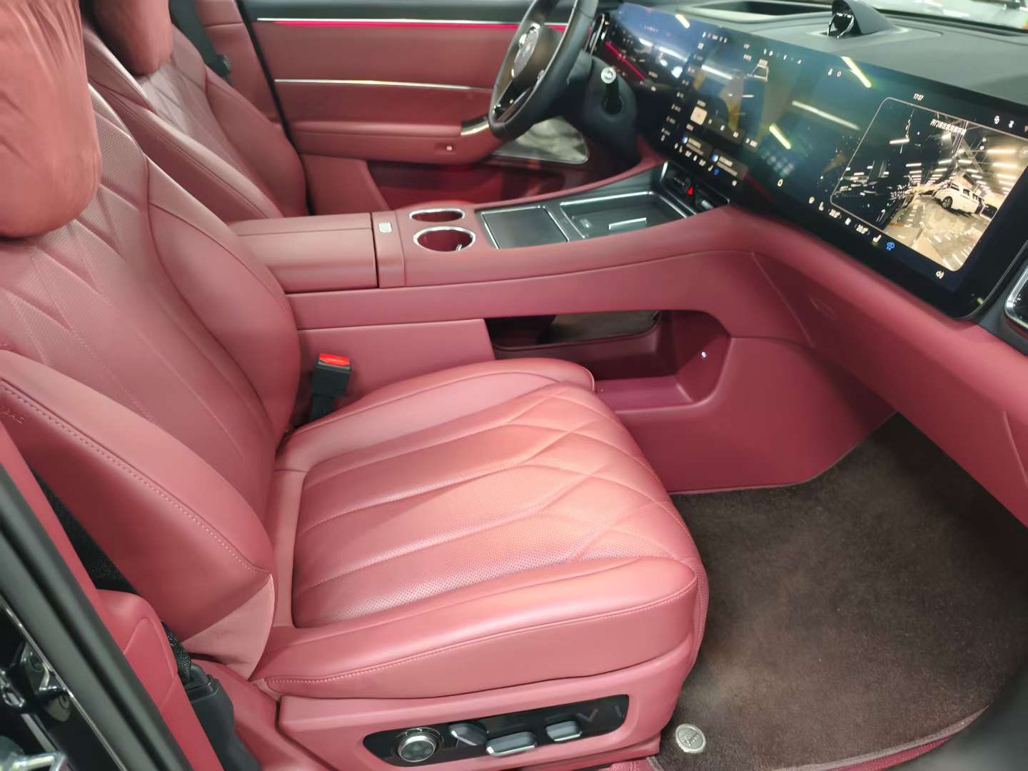 AITO M8 2025 5-Seater 3