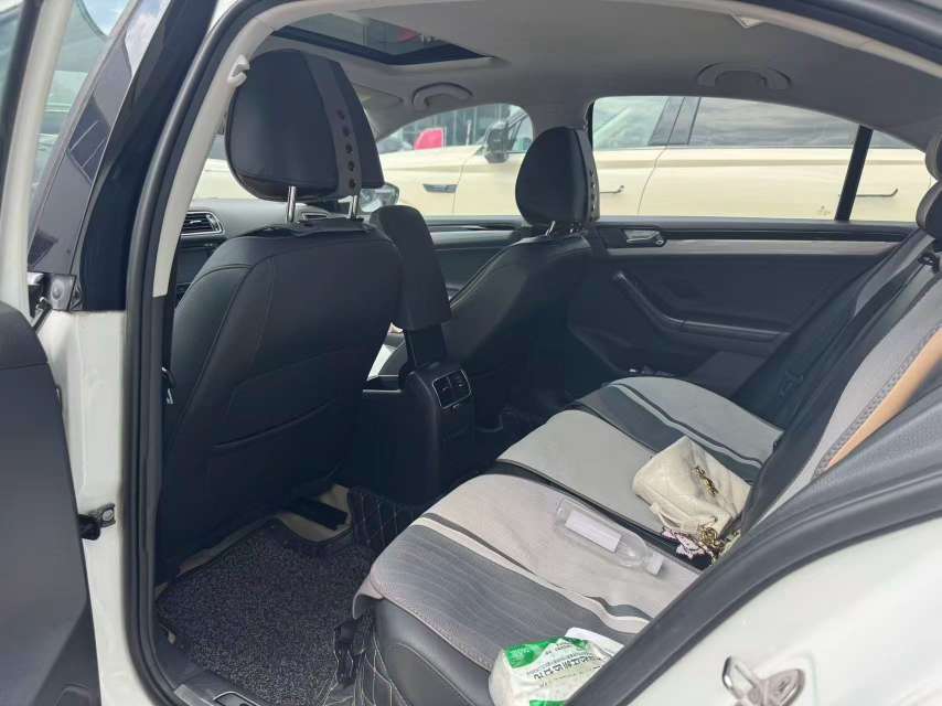 Volkswagen Sagitar 2015 1.6L Manual Comfort 4