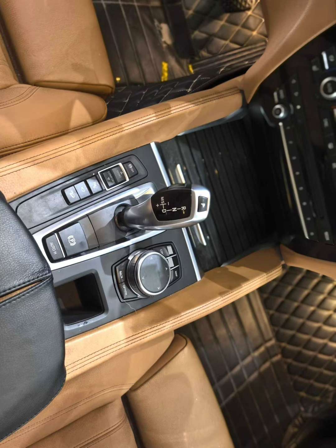 BMW X6 2017 28i High Spec 5
