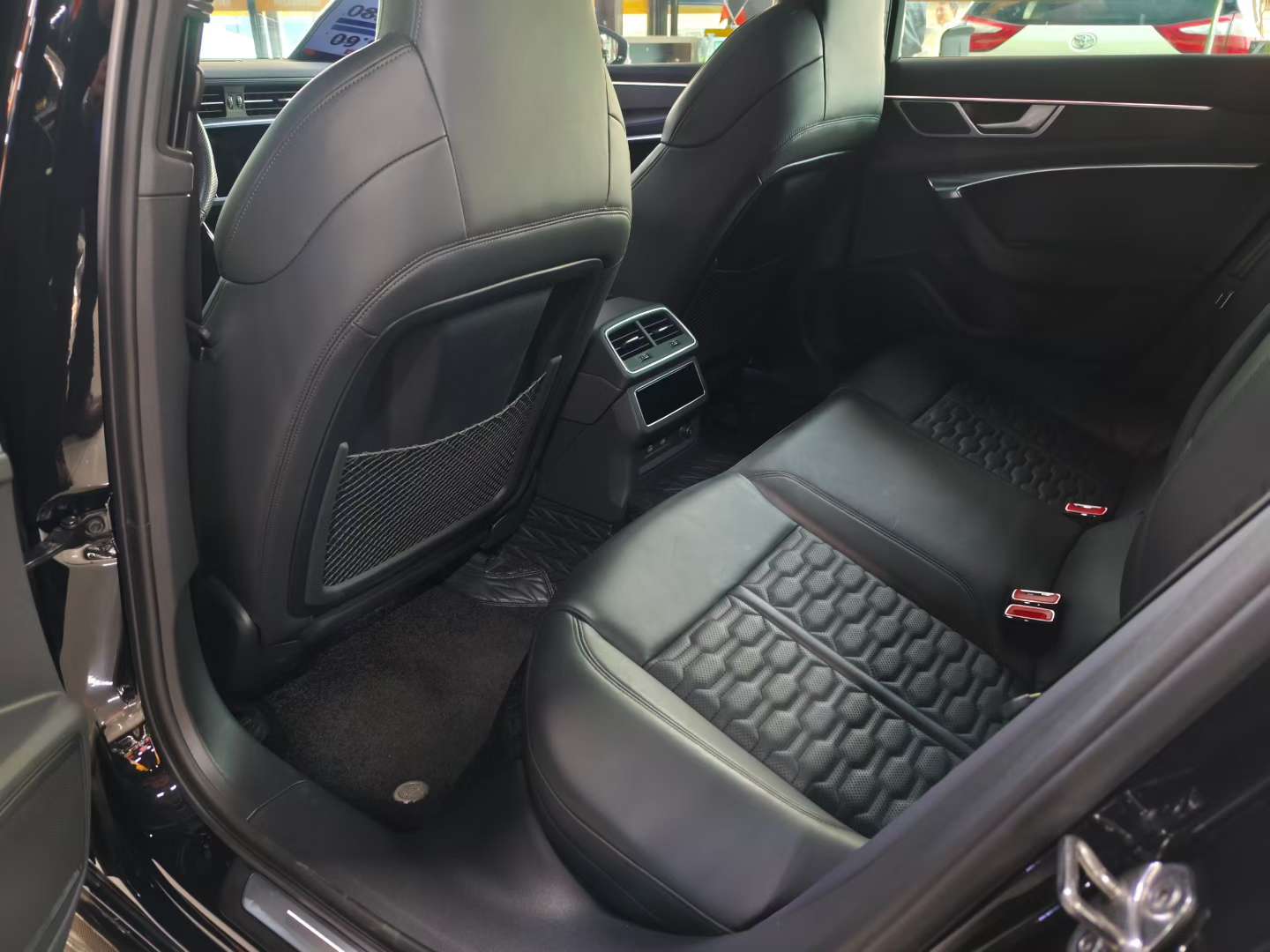 Audi RS6 2025 RS6 4