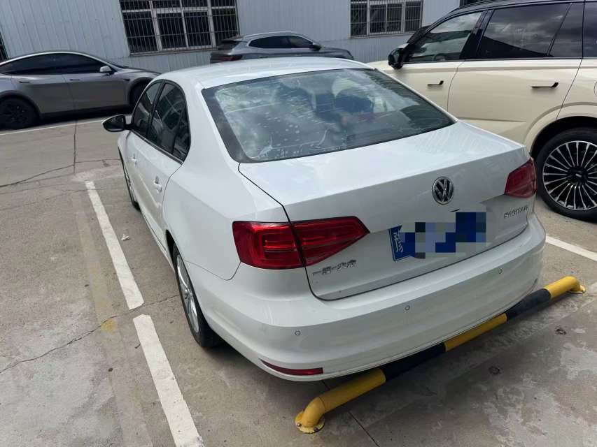 Volkswagen Sagitar 2015 1.6L Manual Comfort 2