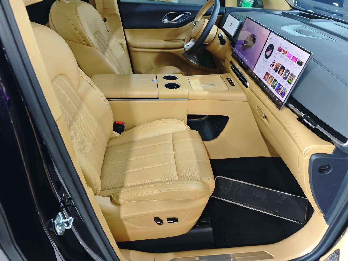 Voyah Dreamer 2025 AWD Noble Kunpeng Edition 2