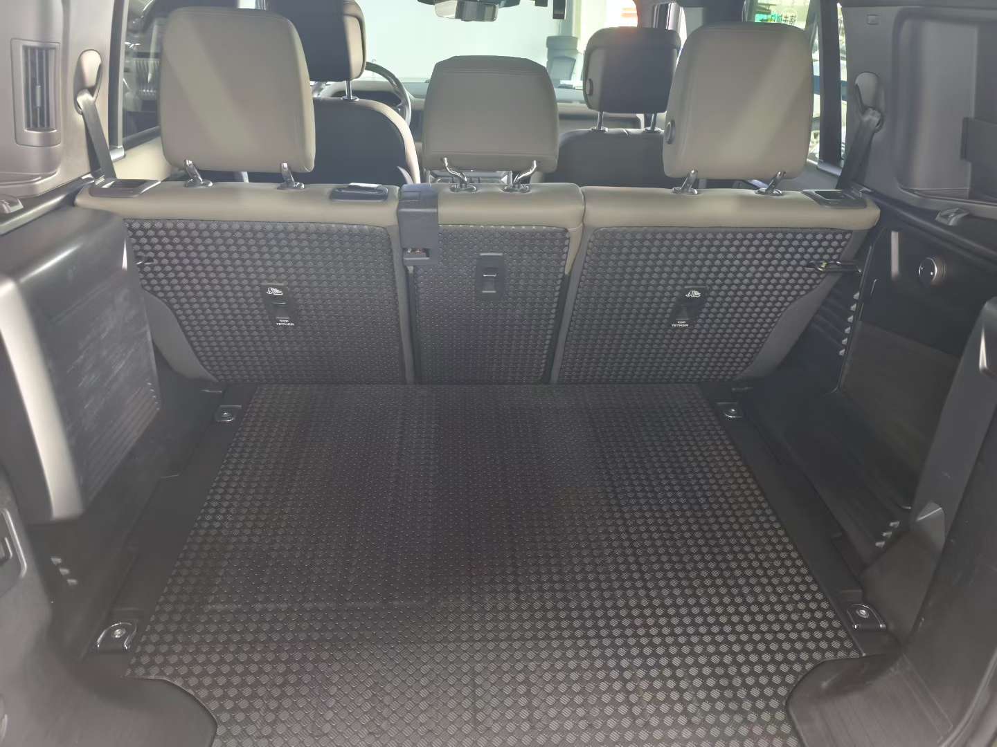 Land Rover Defender 2023 5