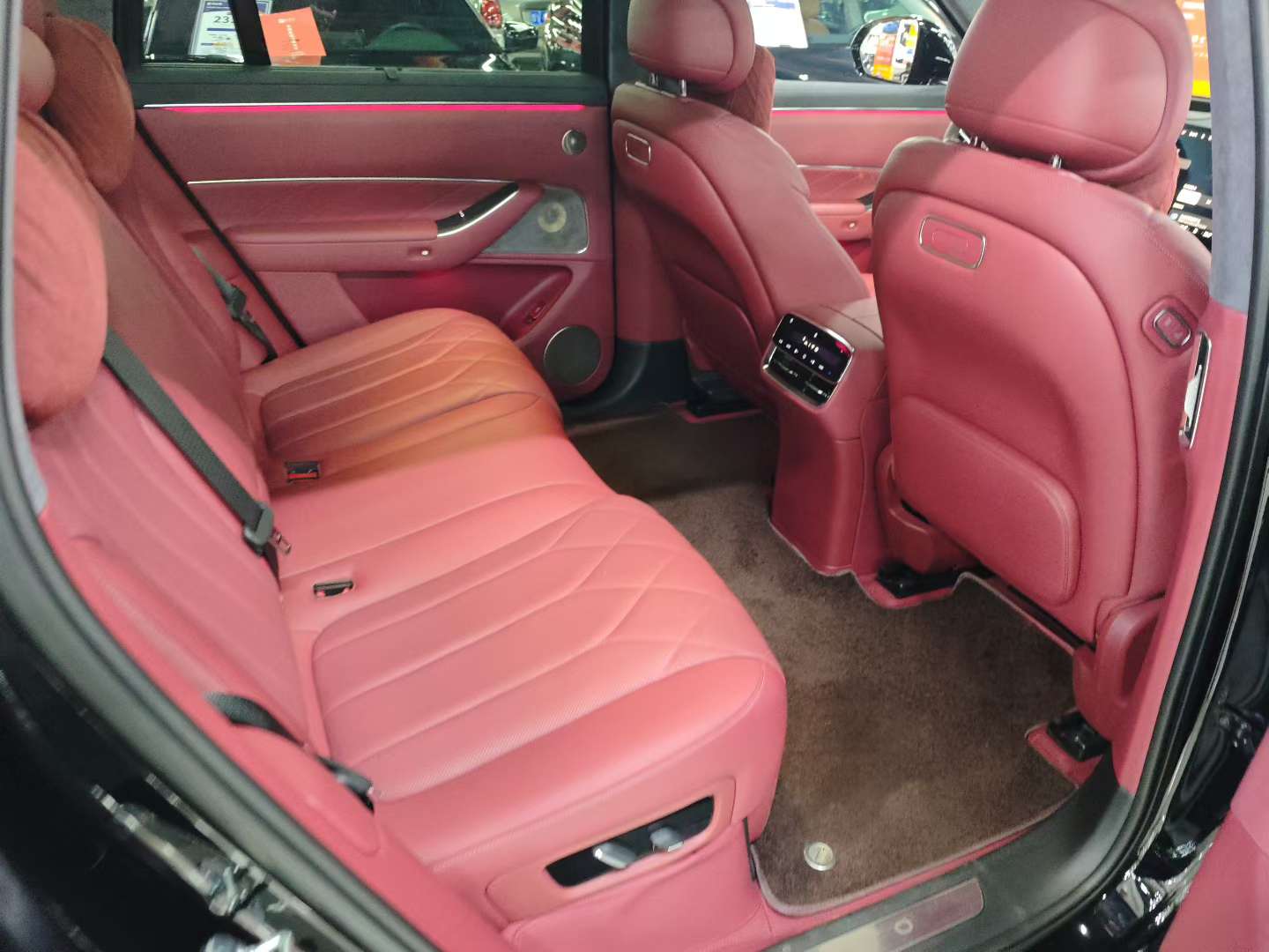 AITO M8 2025 5-Seater 4