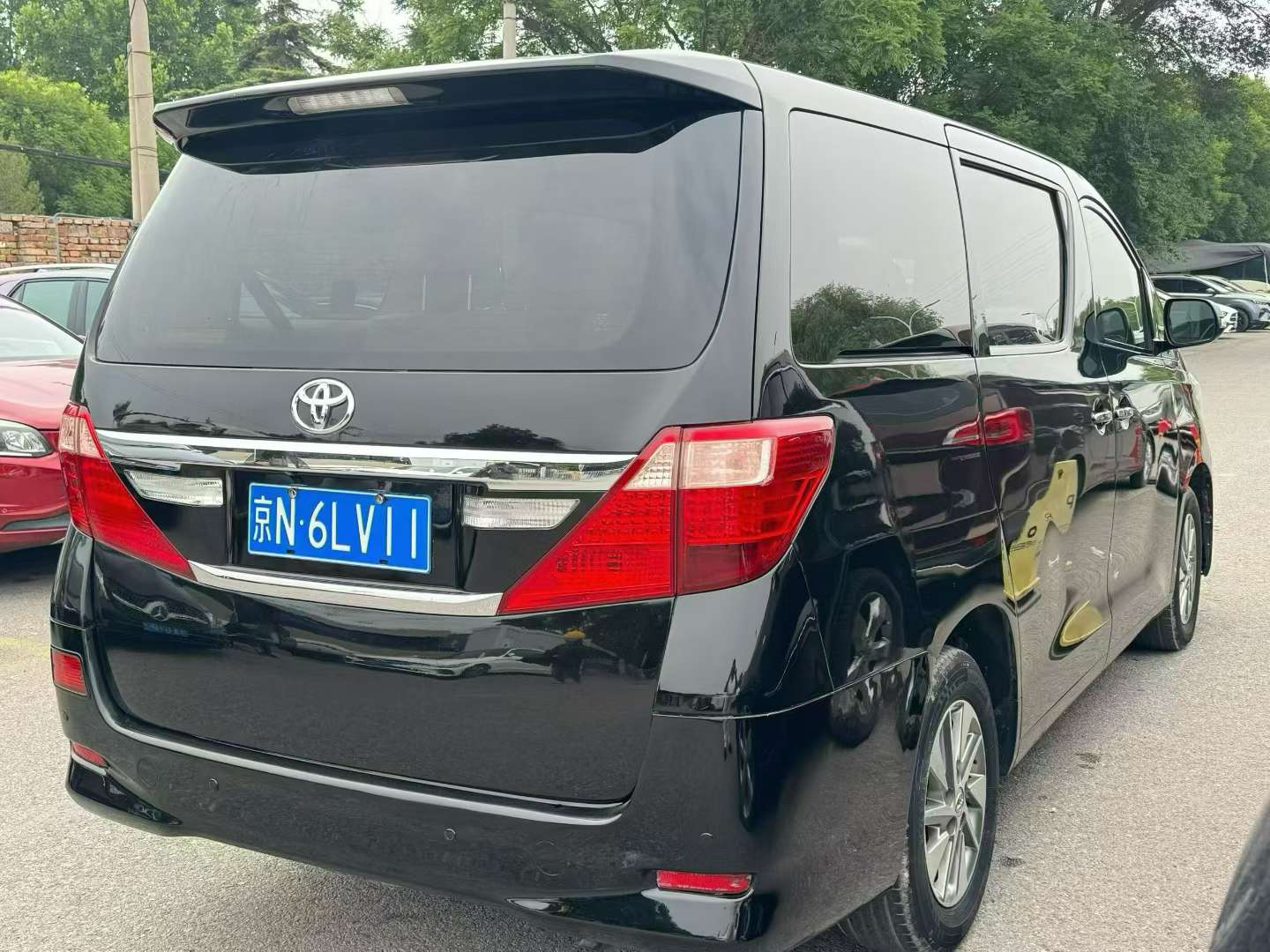 Toyota Alphard 3.5L 9