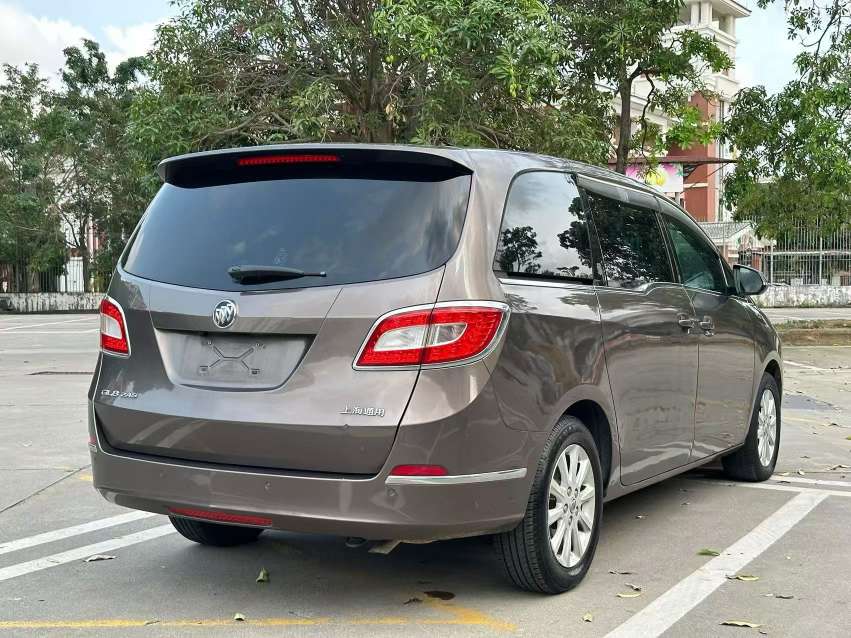 Buick GL8 2.4L CT Luxury 7-Seater Business Comfort Edition 7