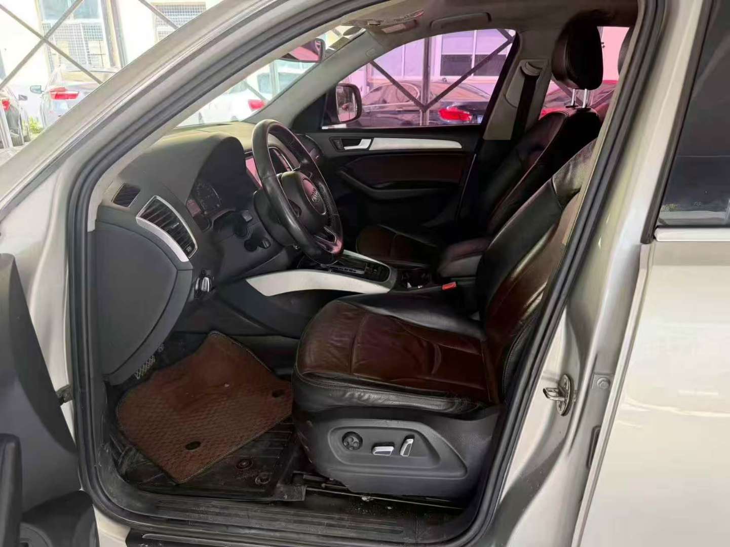 Audi Q5 2.0L Automatic Sunroof 4
