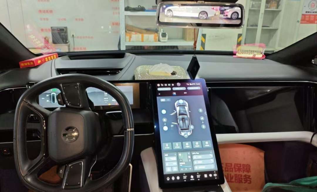 HiPhi X Flagship Edition 6-Seater 5