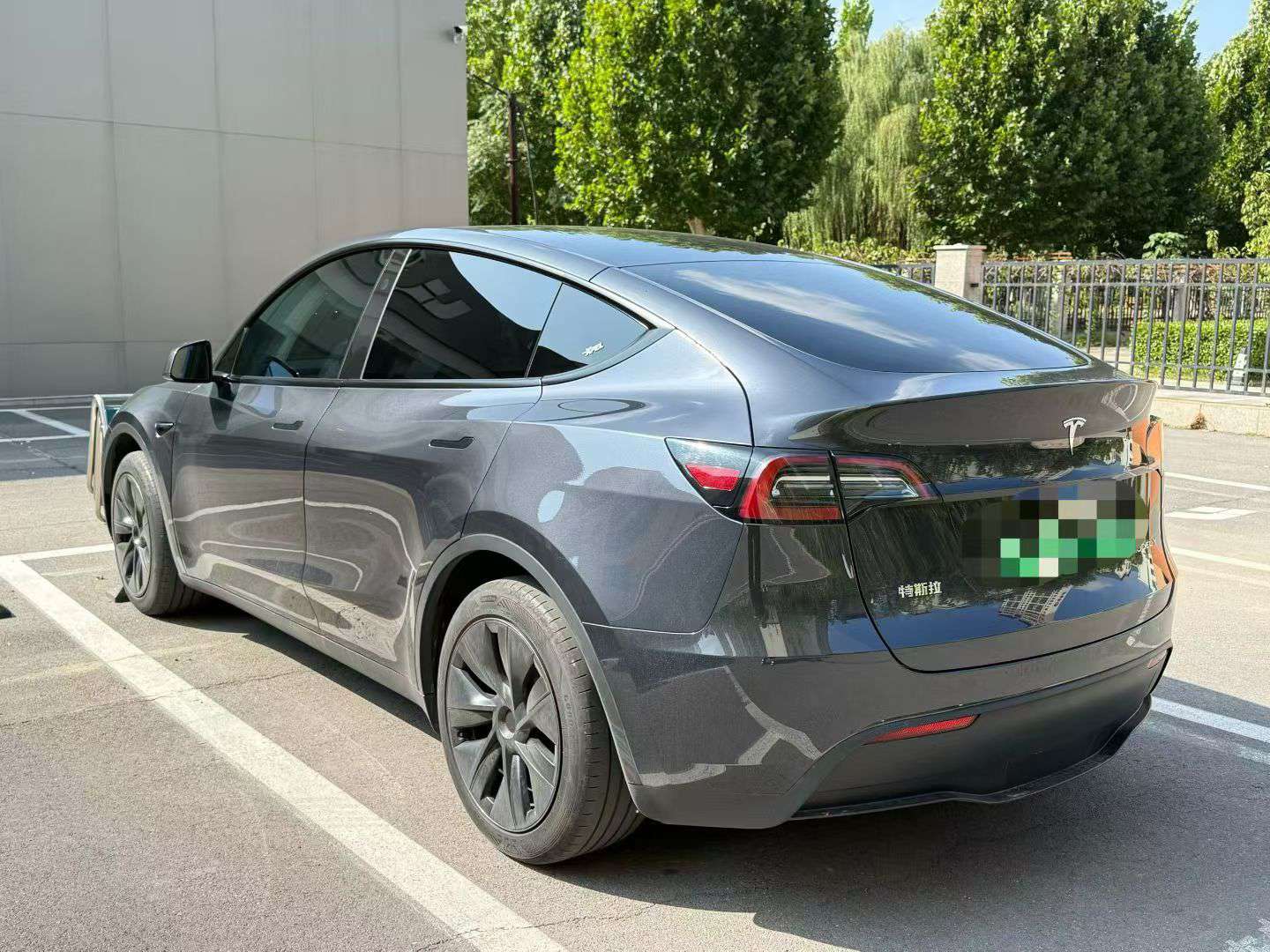 Tesla Model Y 2024 Model Y 4