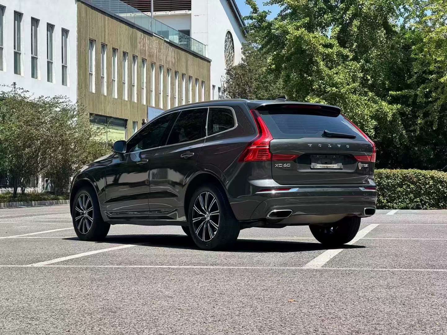 Volvo XC60 AWD T5 Zhiyuan Luxury 4