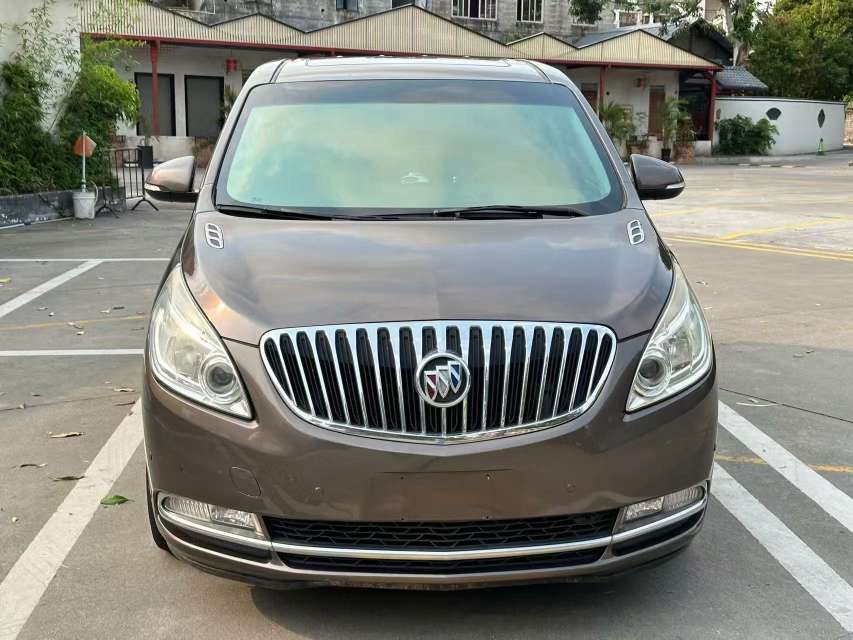 Buick GL8 2.4L CT Luxury 7-Seater Business Comfort Edition 2