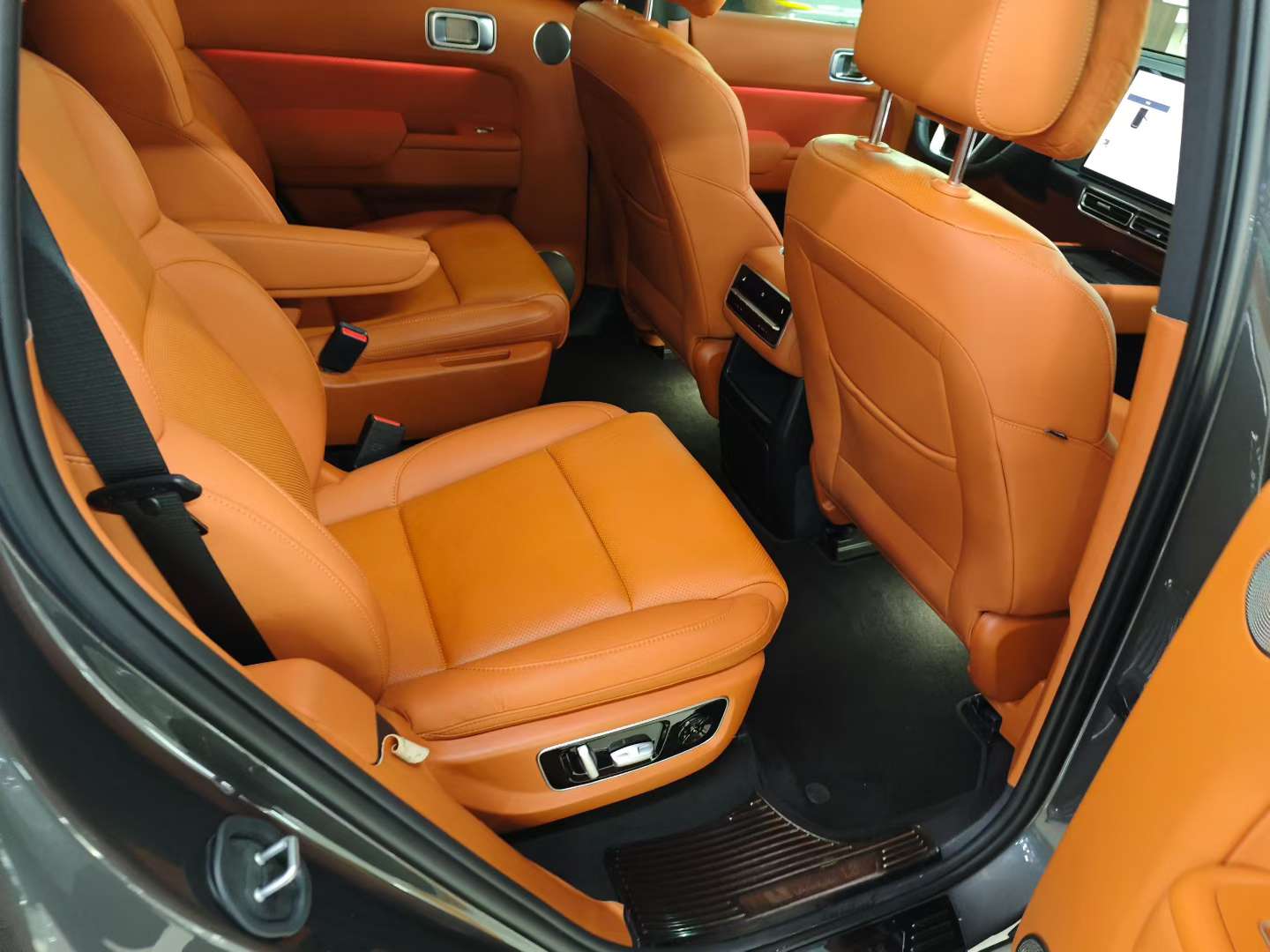 Li Auto L8 4