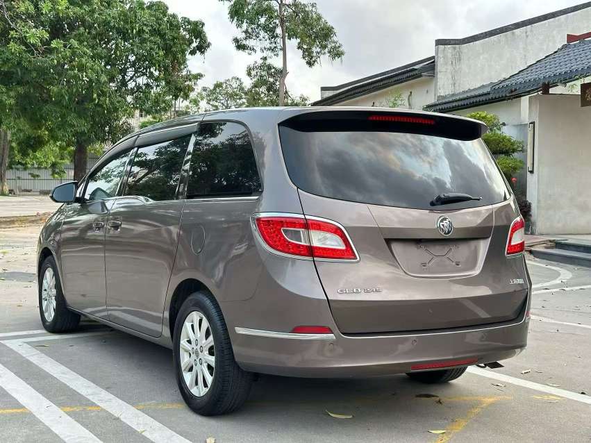 Buick GL8 2.4L CT Luxury 7-Seater Business Comfort Edition 9