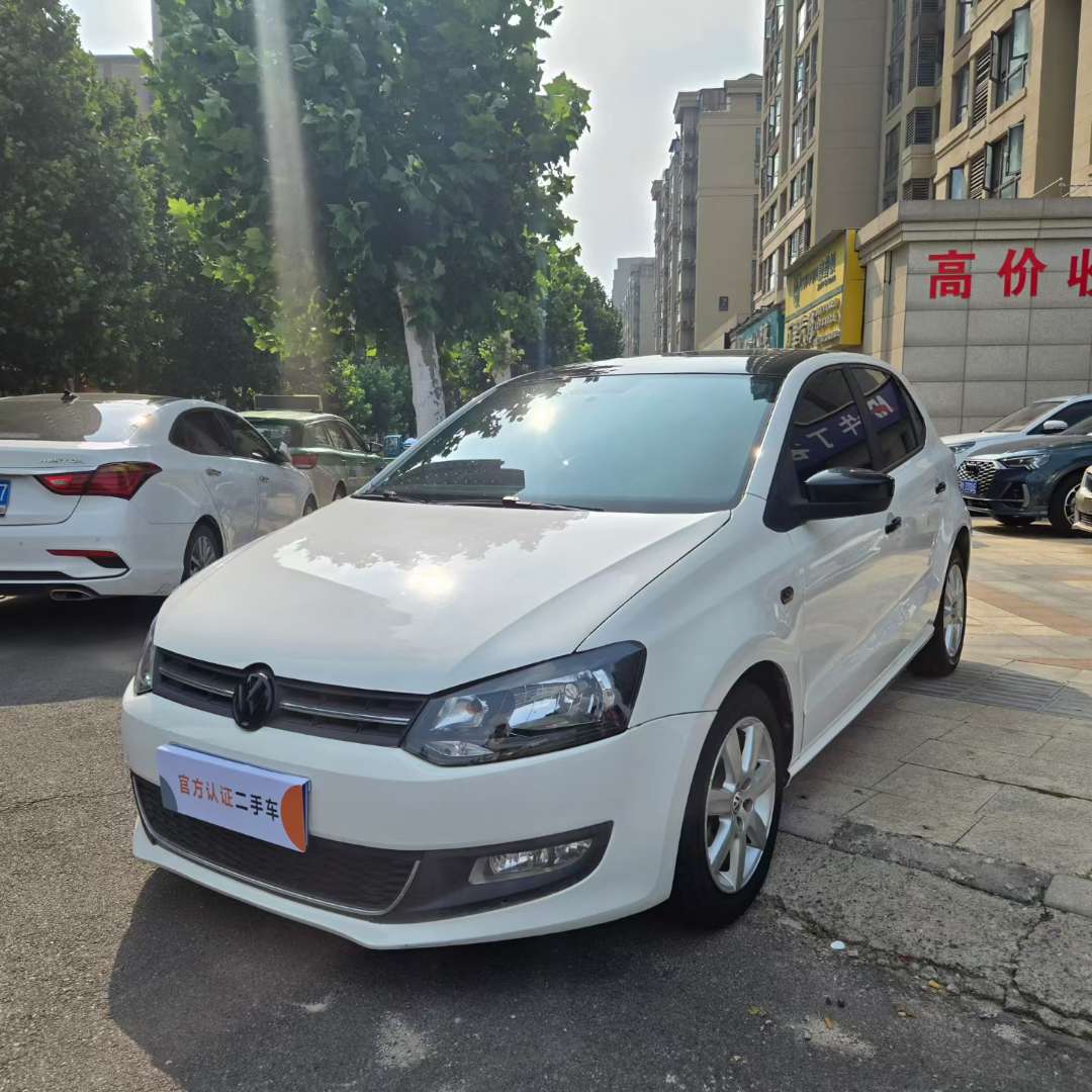 Volkswagen Polo 1.6L Automatic Sunroof