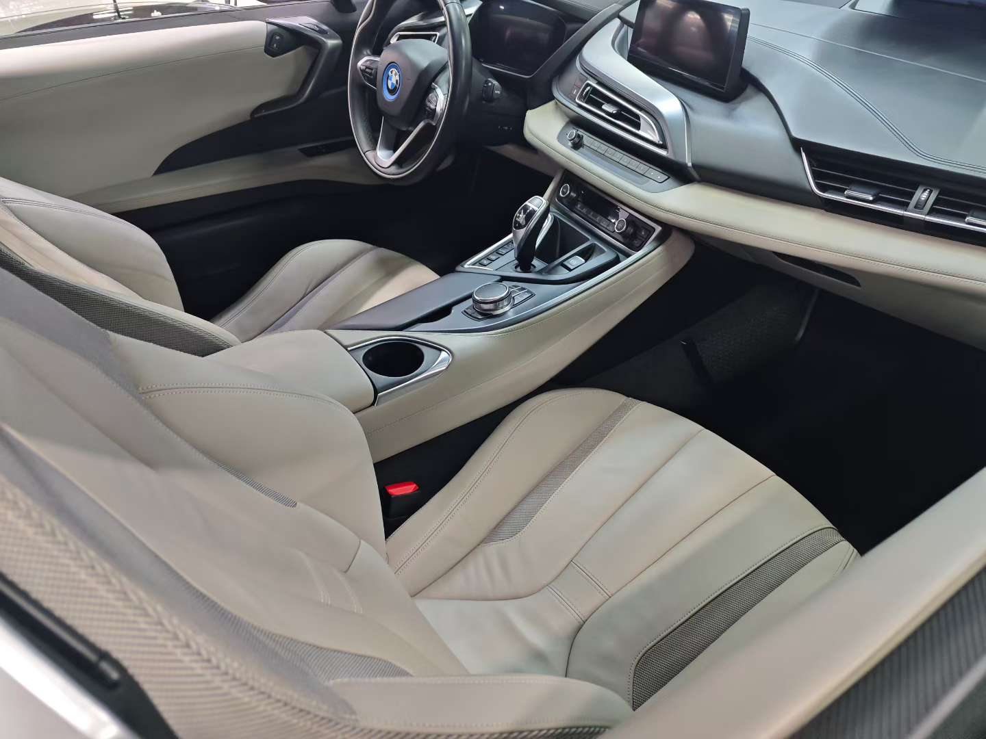 BMW i8 2