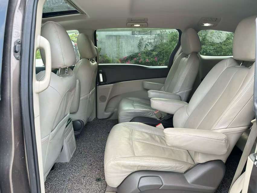 Buick GL8 2.4L CT Luxury 7-Seater Business Comfort Edition 6