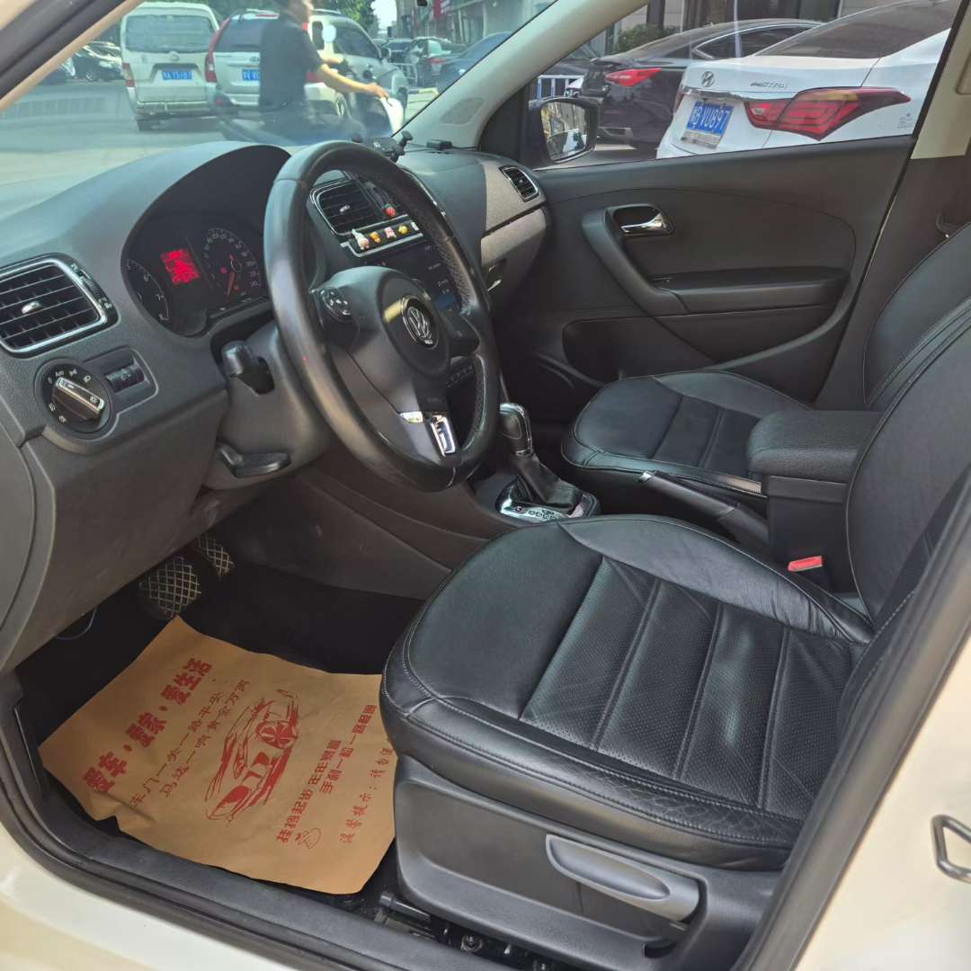 Volkswagen Polo 1.6L Automatic Sunroof 4