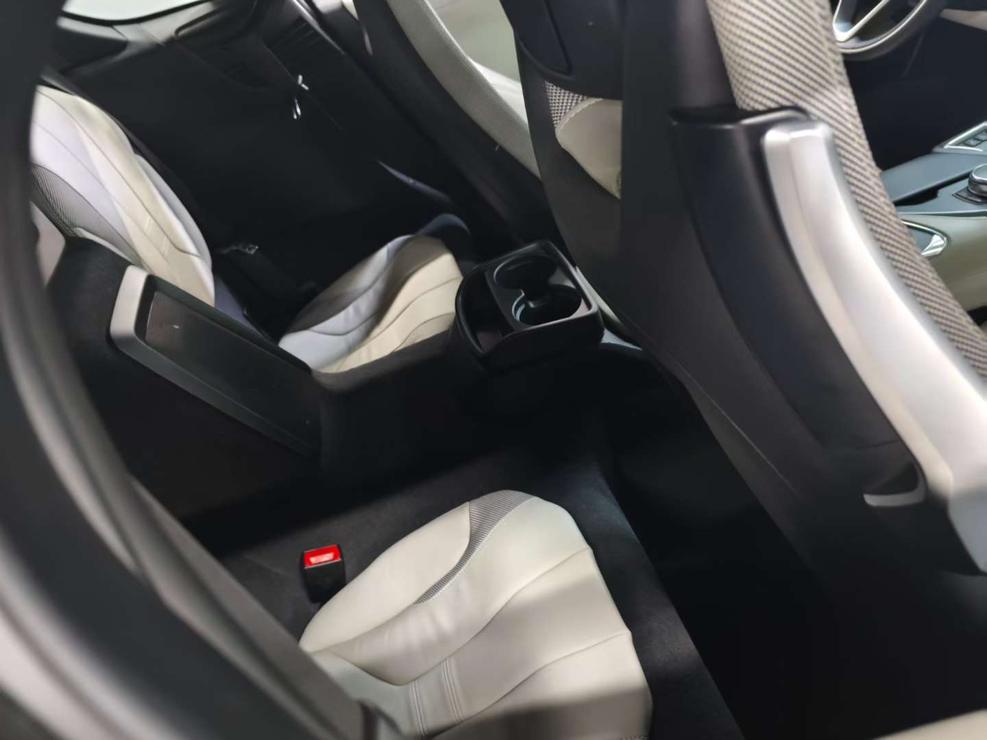 BMW i8 5