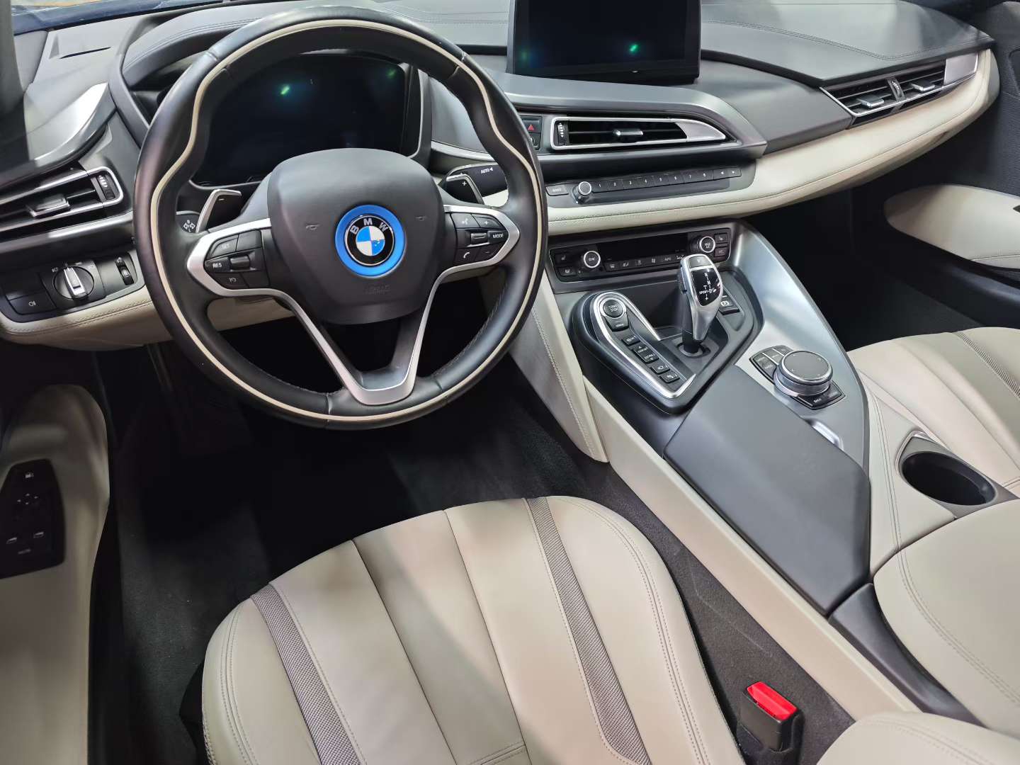 BMW i8 4