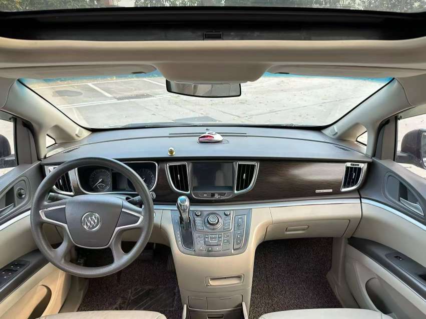 Buick GL8 2.4L CT Luxury 7-Seater Business Comfort Edition 5