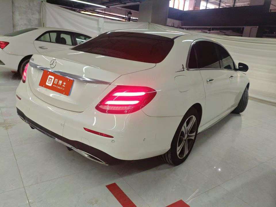 Mercedes-Benz E-Class 2