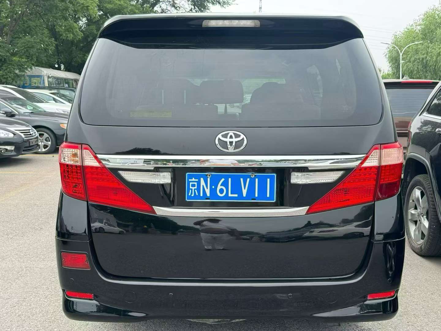Toyota Alphard 3.5L 8