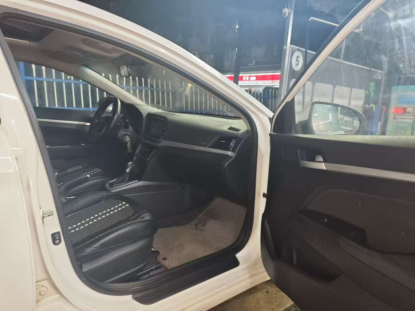 Hyundai Elantra 1.6L Automatic Elite Edition 6