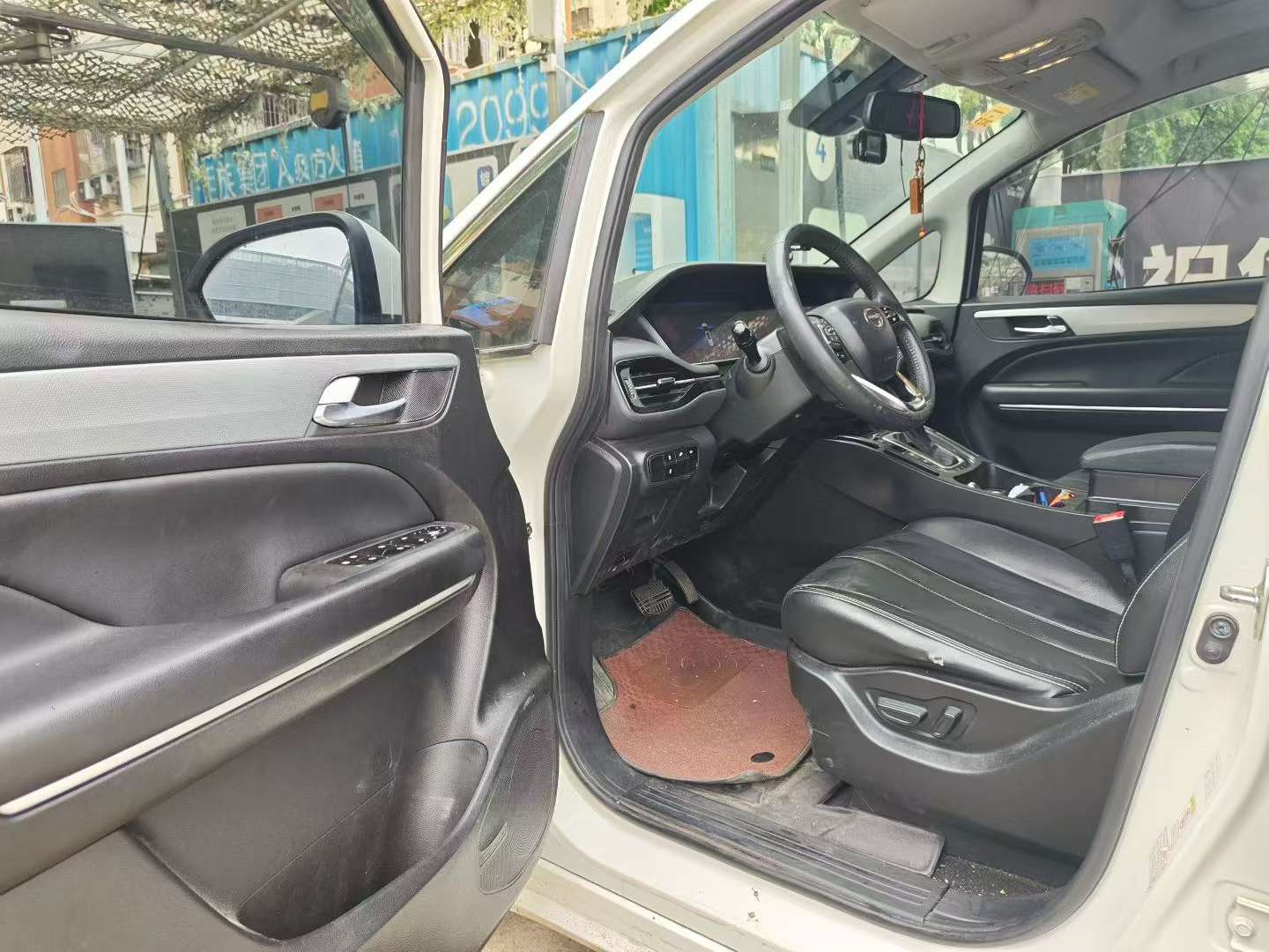 GAC Trumpchi M6 270T DCT Prestige Edition (7-Seater) 4