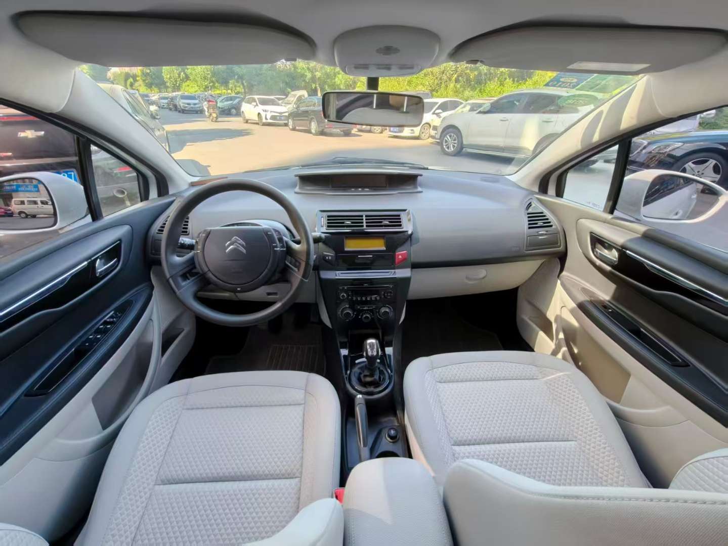 Citroën C-Elysée Sedan 1.6 Manual 4