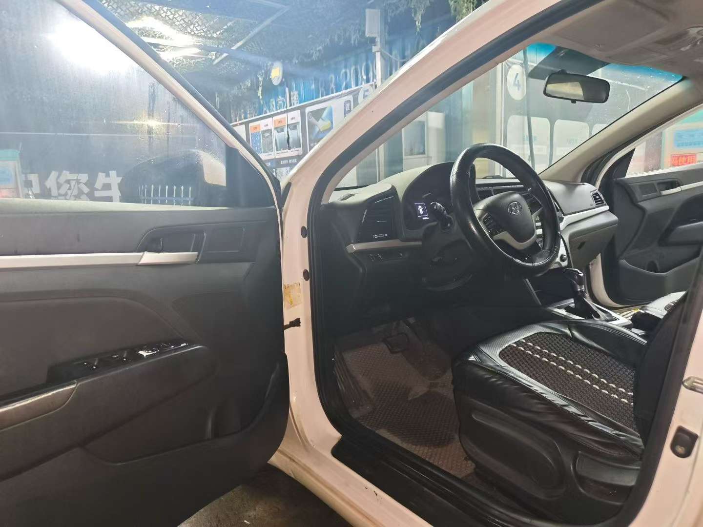Hyundai Elantra 1.6L Automatic Elite Edition 4