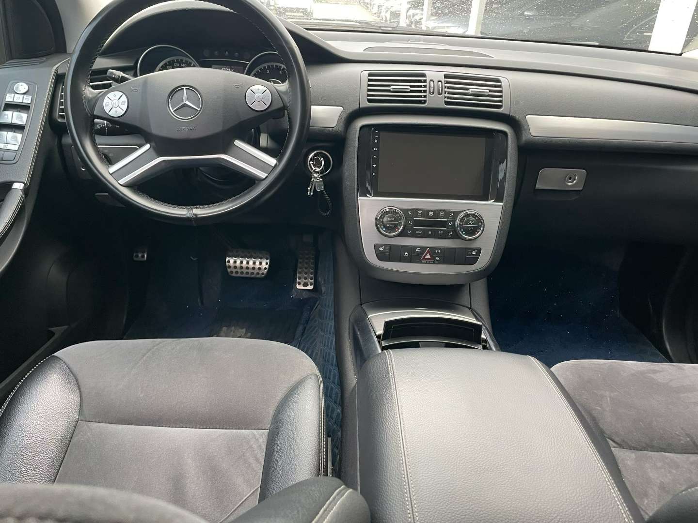 Mercedes-Benz R-Class 2017 R320 AWD 7-Seater 4