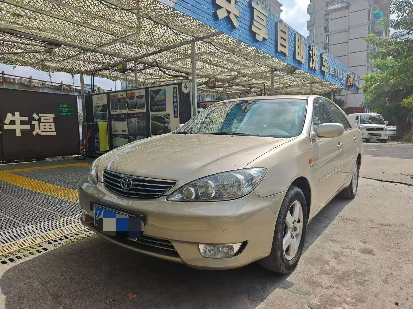Toyota Camry 2.4-AT Luxury Edition 2