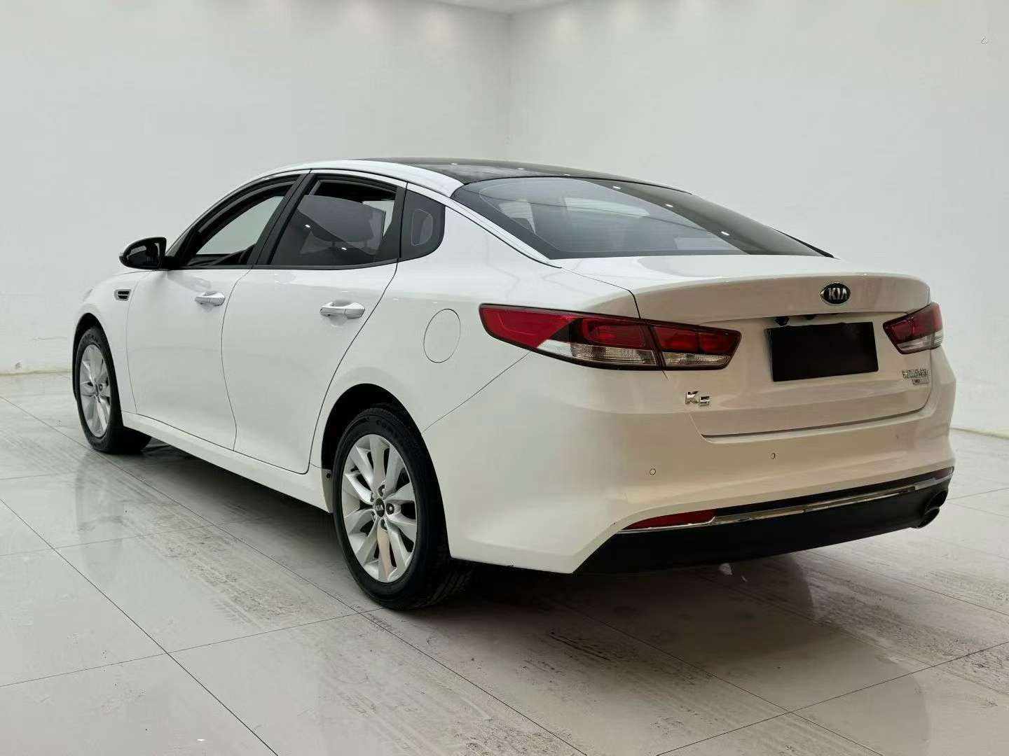 Kia K5 7