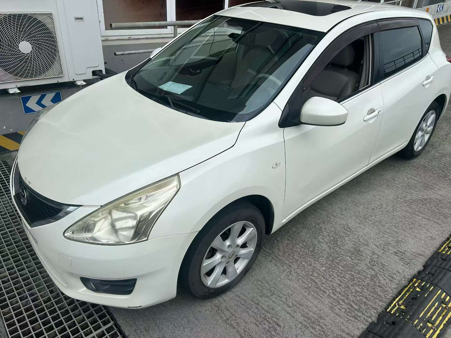Nissan Tiida 1.6 Automatic Intelligent Trim 2