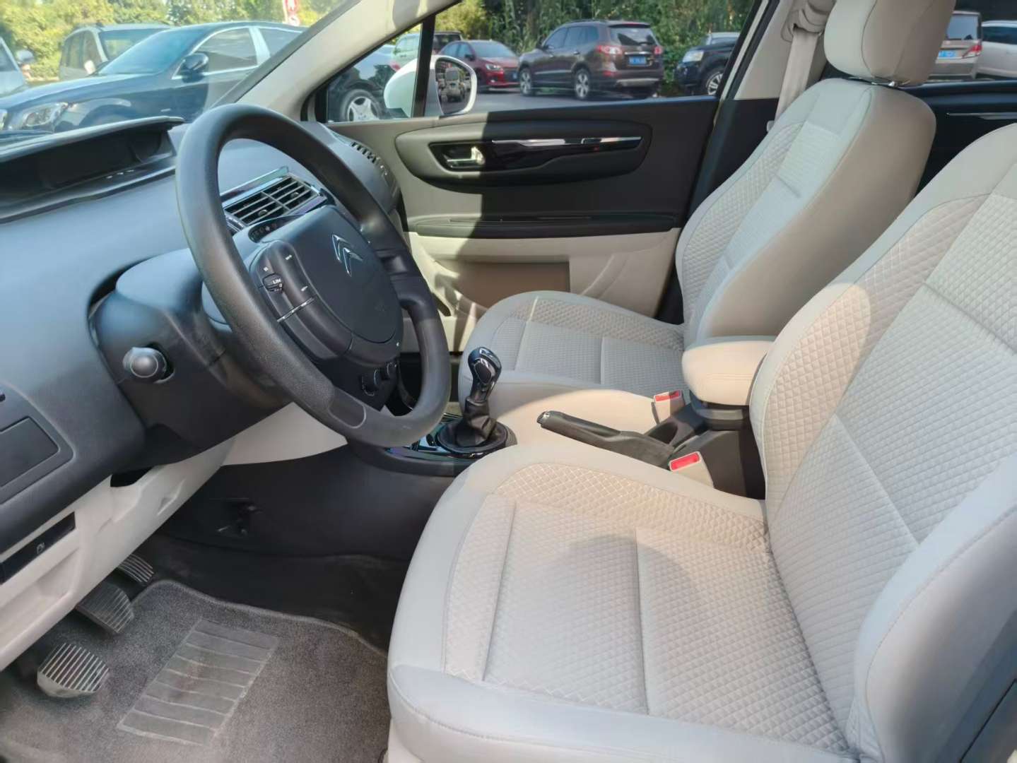 Citroën C-Elysée Sedan 1.6 Manual 6