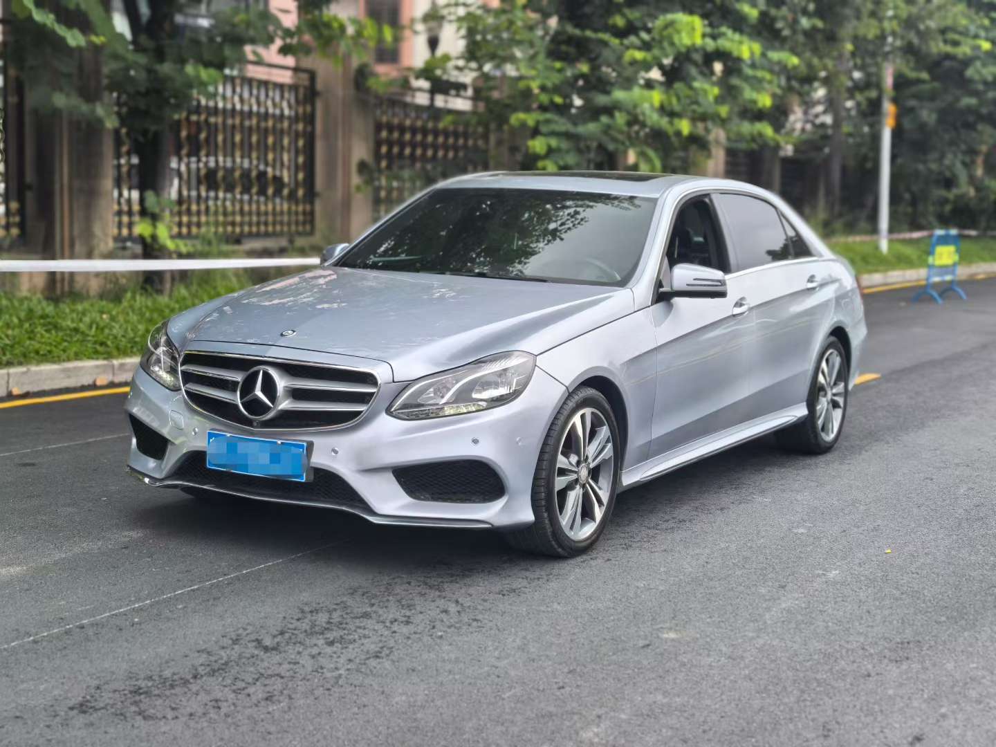 Mercedes-Benz E-Class 260 L 2.0T Sport 2