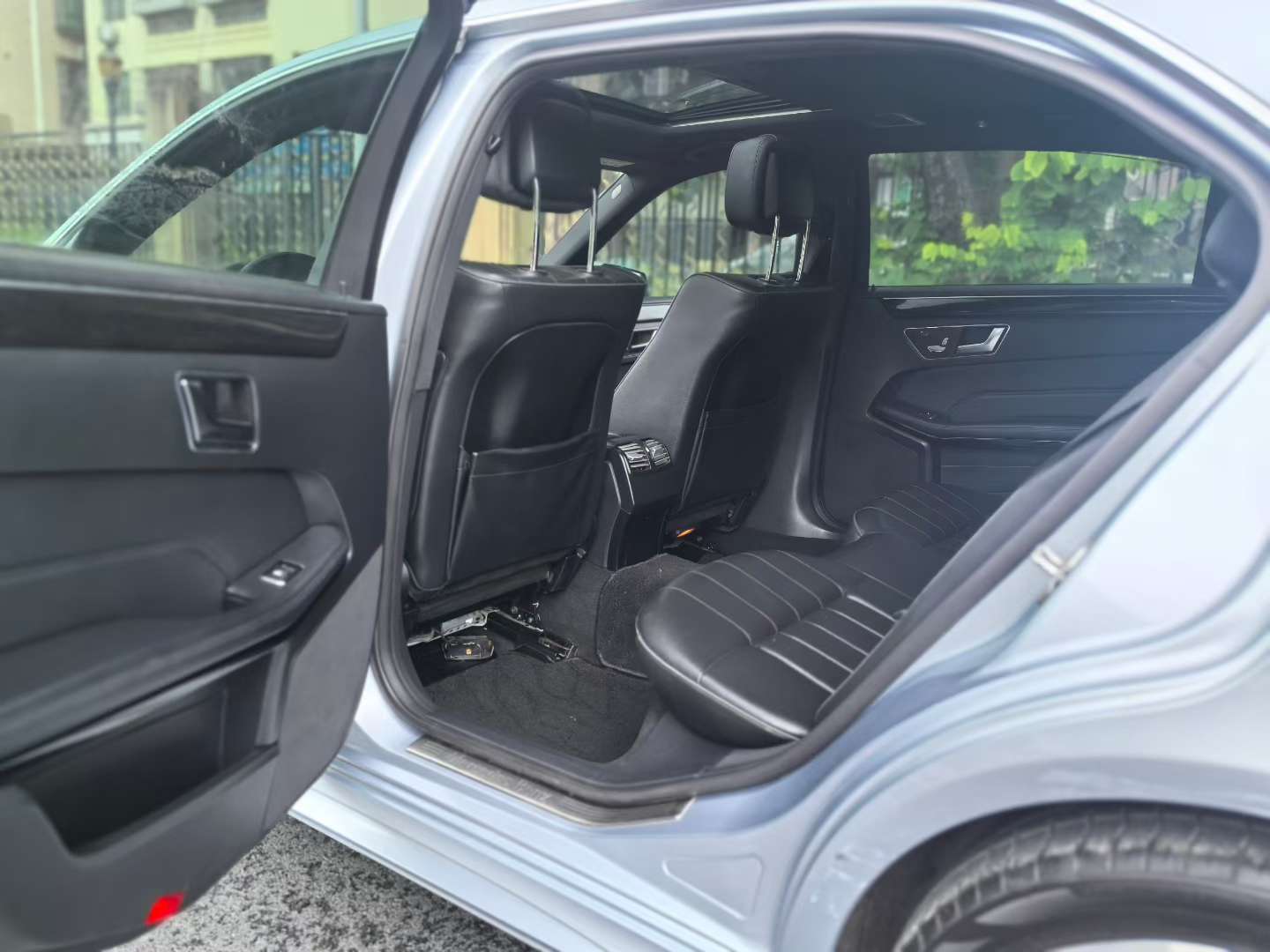 Mercedes-Benz E-Class 260 L 2.0T Sport 5