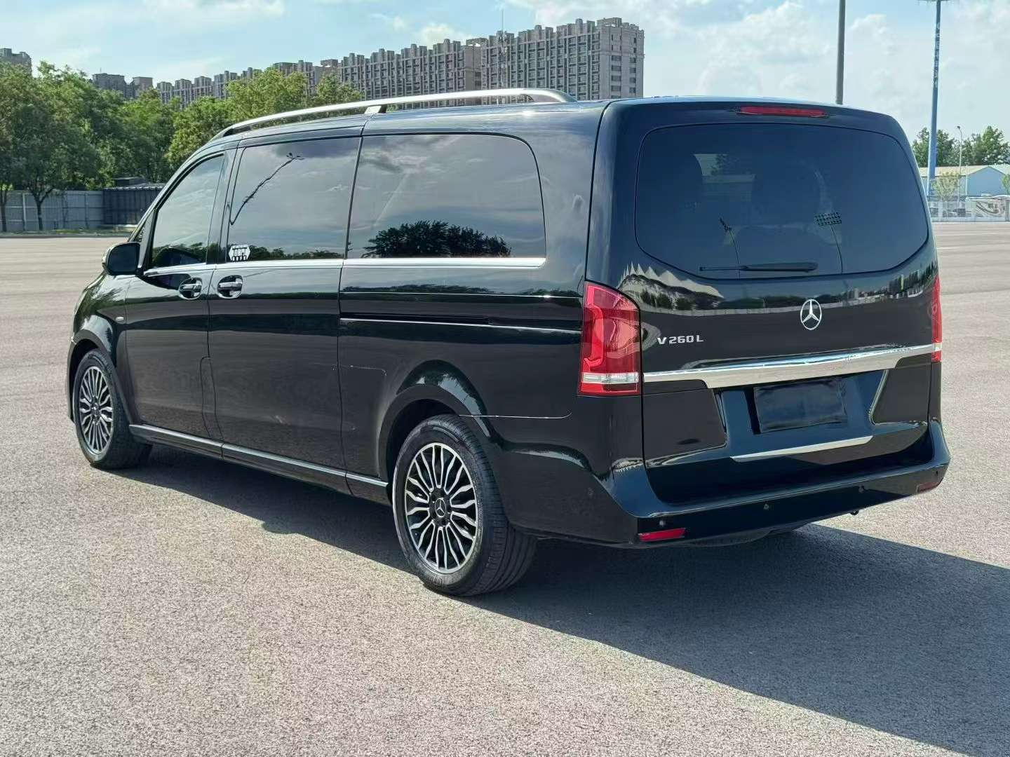 Mercedes-Benz V260L V260L Long Wheelbase Prestige Top Trim 9