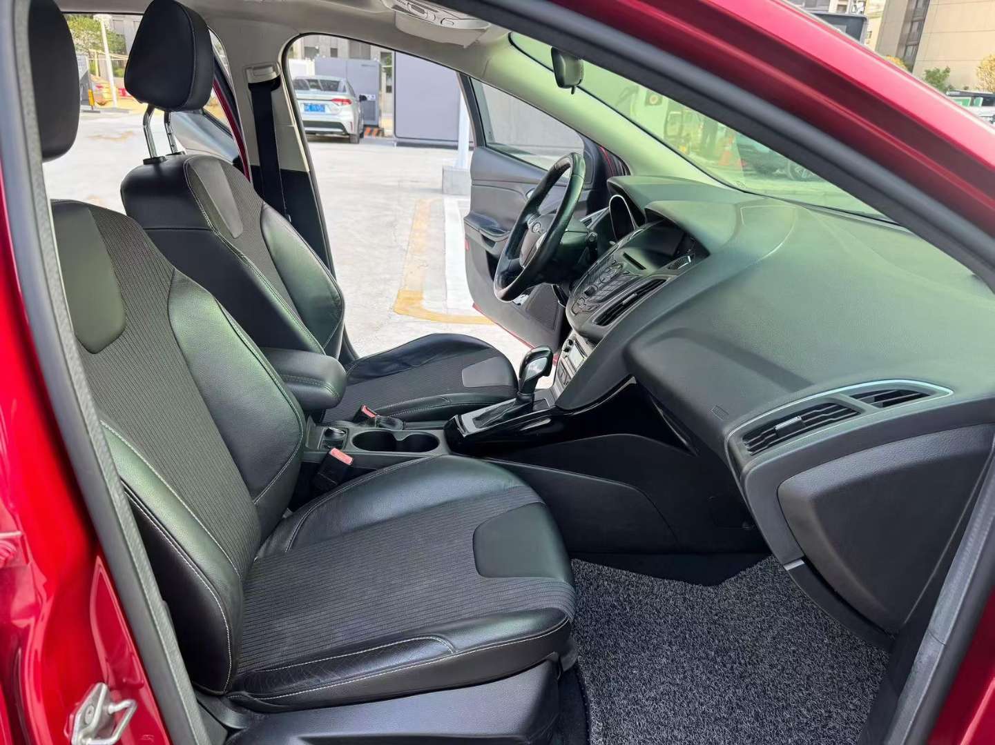 Ford Focus 1.6 Automatic Sunroof Trend Edition 6
