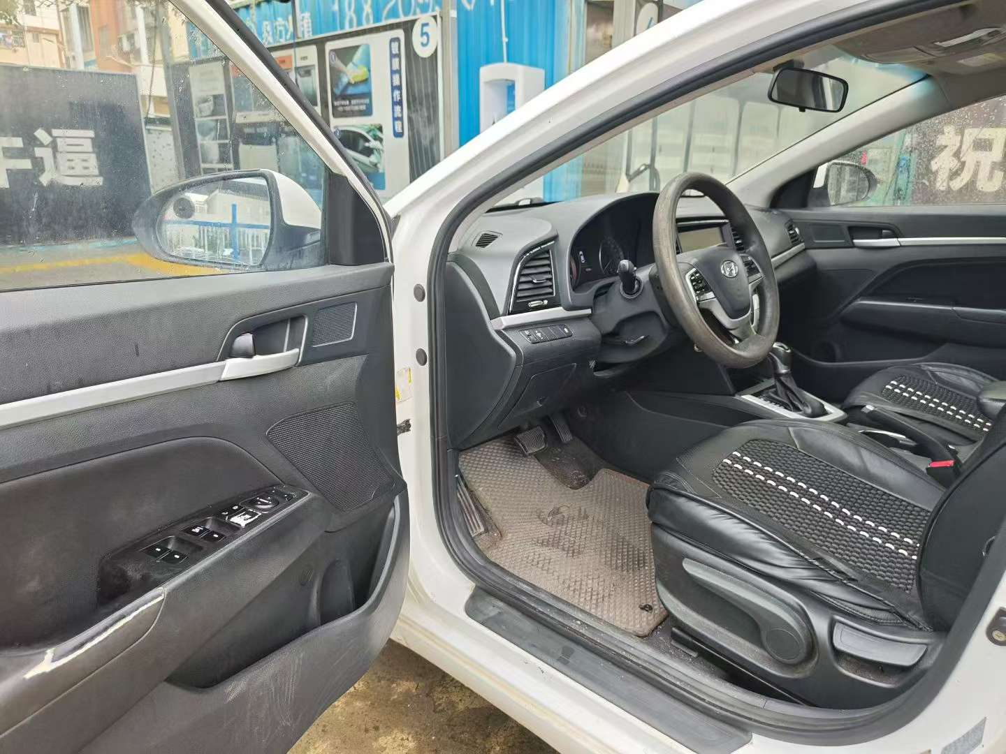 Hyundai Elantra 1.6L Automatic Elite 4