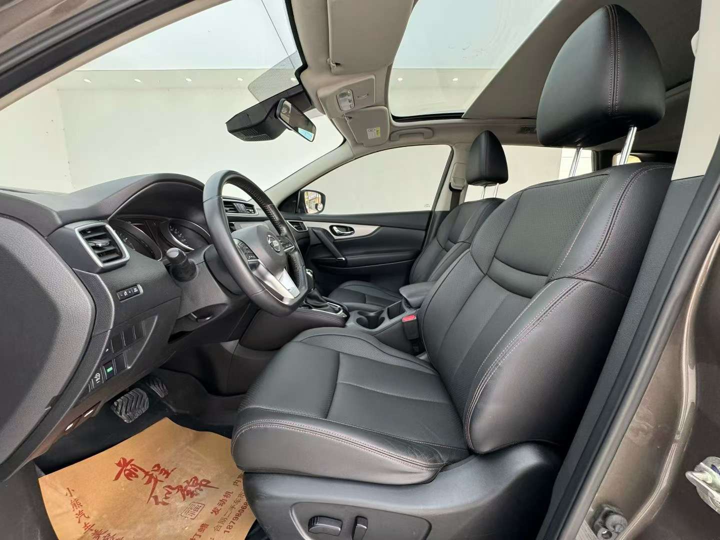 Nissan Qashqai 2.0L Near-Top Trim 6