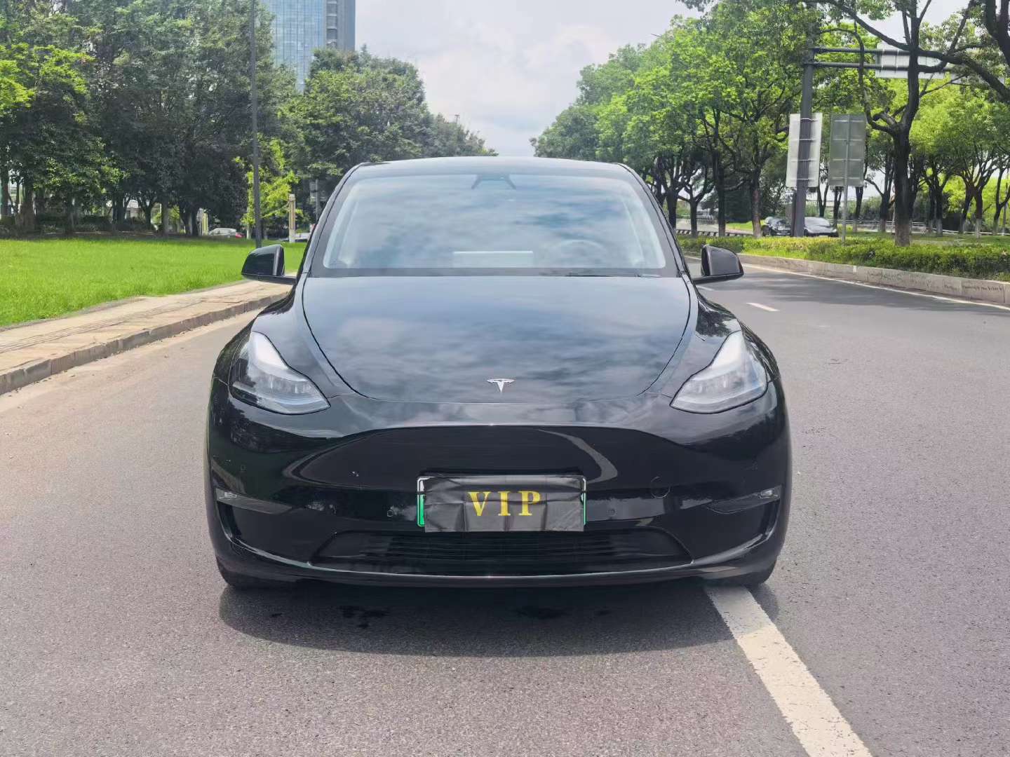 Tesla Model Y 2022 Long Range All-Wheel Drive 2