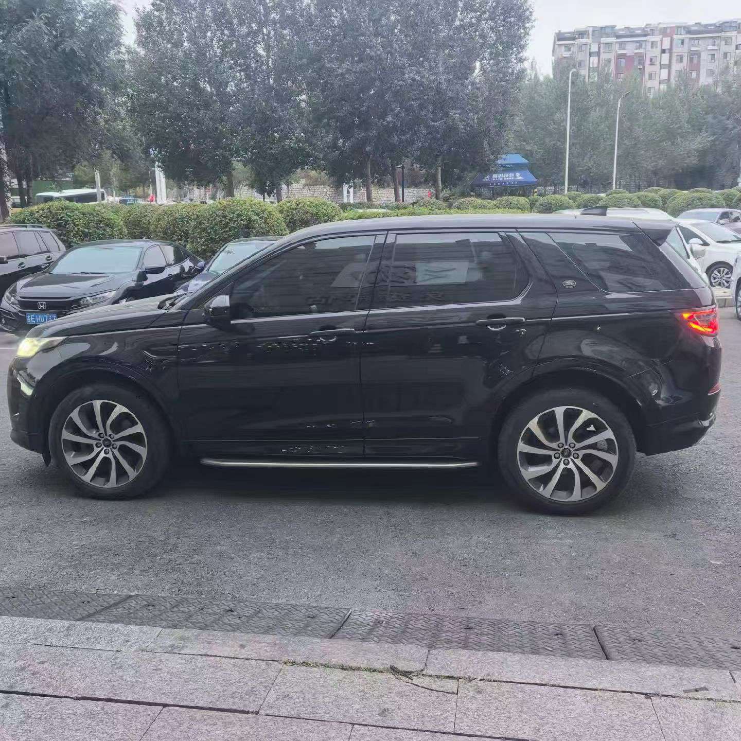 Land Rover Discovery Sport 2020 2.0T AWD 9