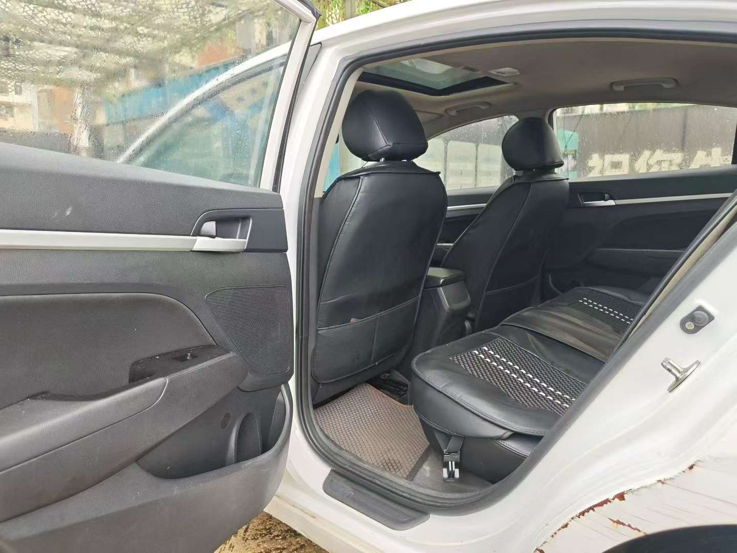 Hyundai Elantra 1.6L Automatic Elite 5